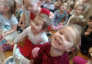 Dzieci się śmieją