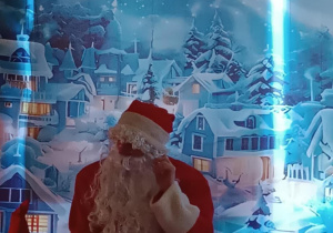 Mikołaj rozmawia z dziećmi