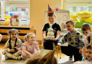 Dzieci świętują urodziny