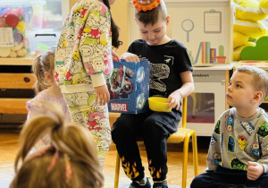 Dzieci świętują urodziny