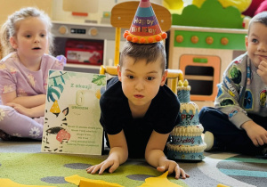 Dzieci świętują urodziny