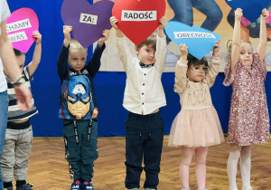 dzieci występują