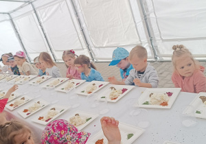 dzieci robią sery