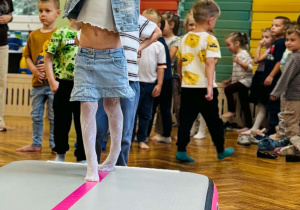 Zajęcia z akrobatyki.