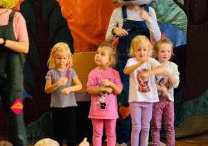 przedstawienie teatrealne