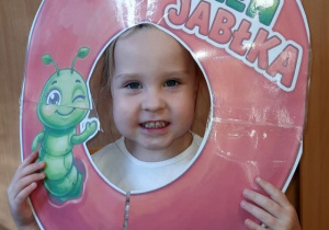 Dzieci bawią się podczas Dnia Jabłka.