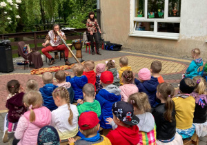 Koncert muzyczny i zabawy taneczne z Misiem