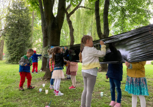 Malowanie na folii w ogrodzie przedszkolnym