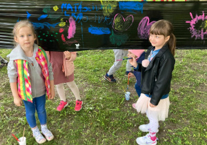 Malowanie na folii w ogrodzie przedszkolnym